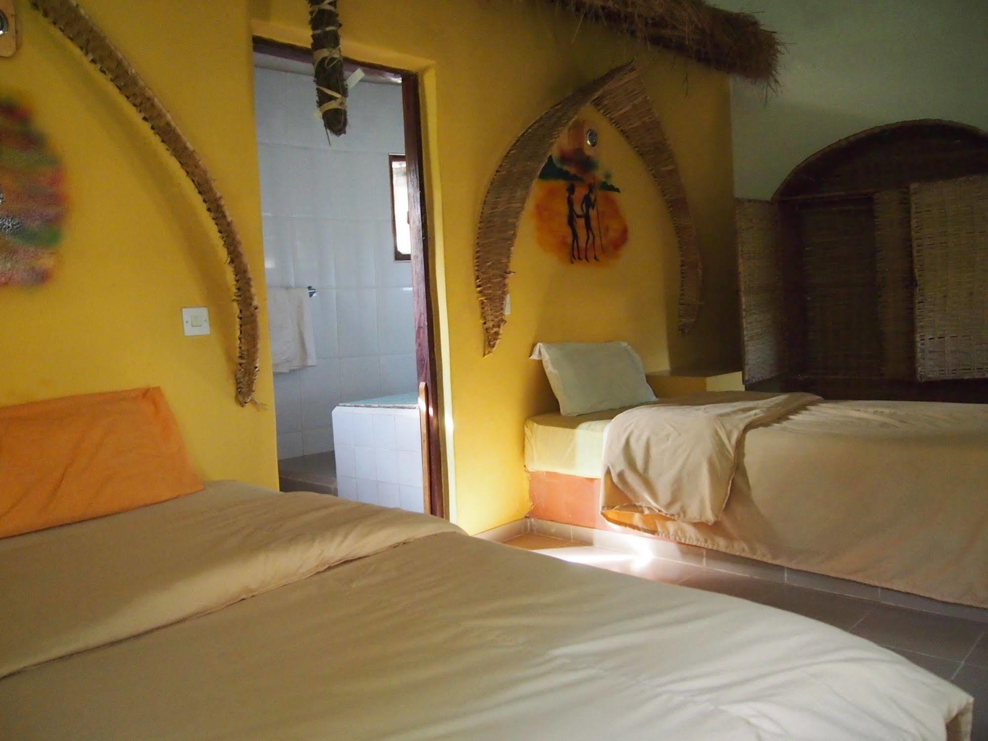 Footsteps Eco-Lodge Gunjur Exterior photo
