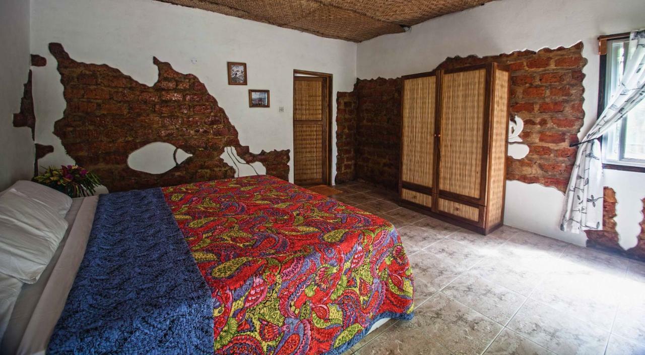 Footsteps Eco-Lodge Gunjur Exterior photo