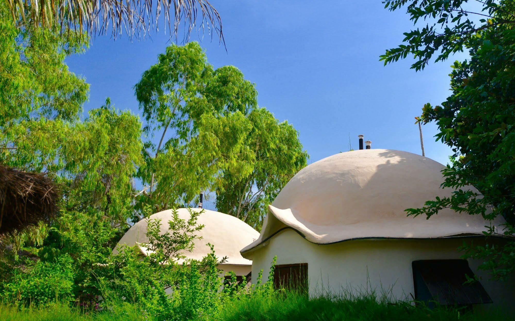 Footsteps Eco-Lodge Gunjur Exterior photo